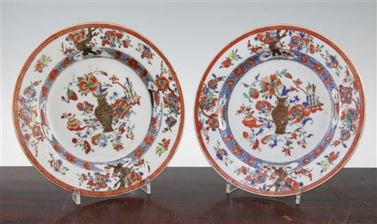 A pair of Chinese famille verte plates, Yongzheng period, 23cm